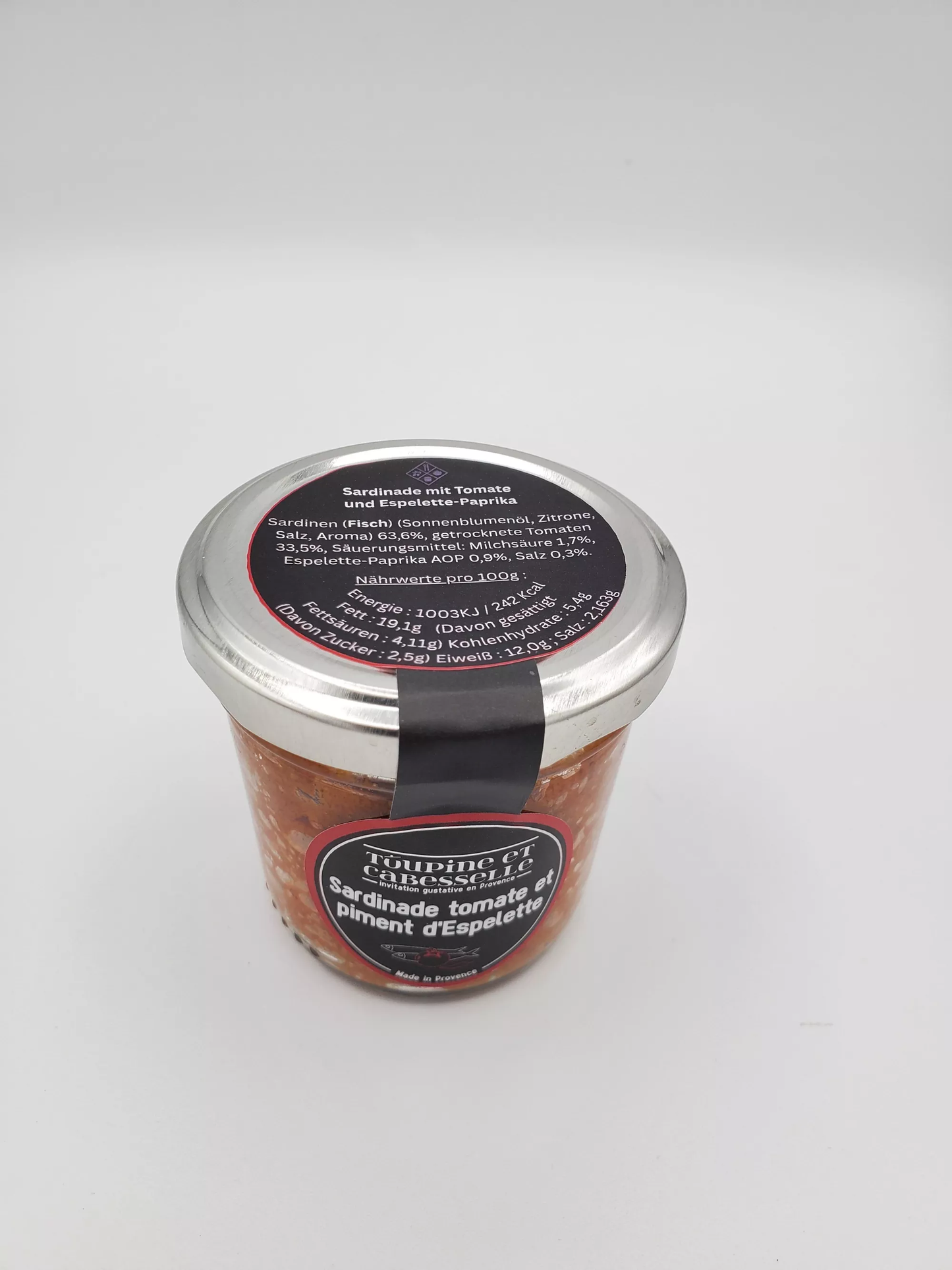 Sardinade mit Tomaten und Piment d'Espelette